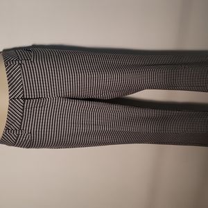 Express Columnist trousers in a size 0R.  Excellent condition.